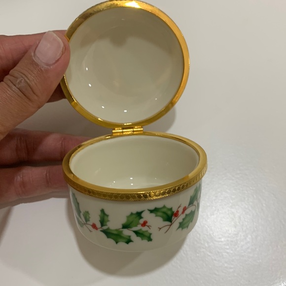 Lenox Holly Ring Box - Picture 4 of 5